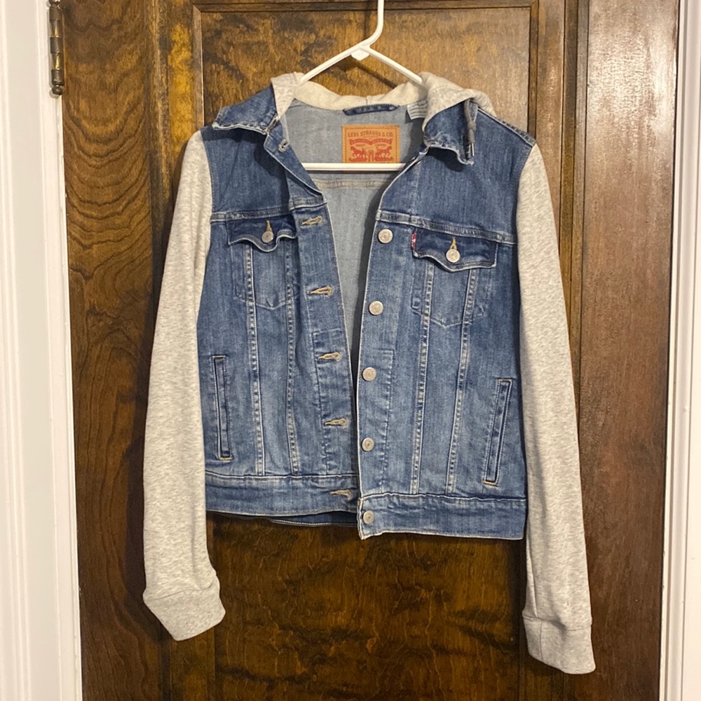 Levi’s Jean Jacket/Sweatshirt